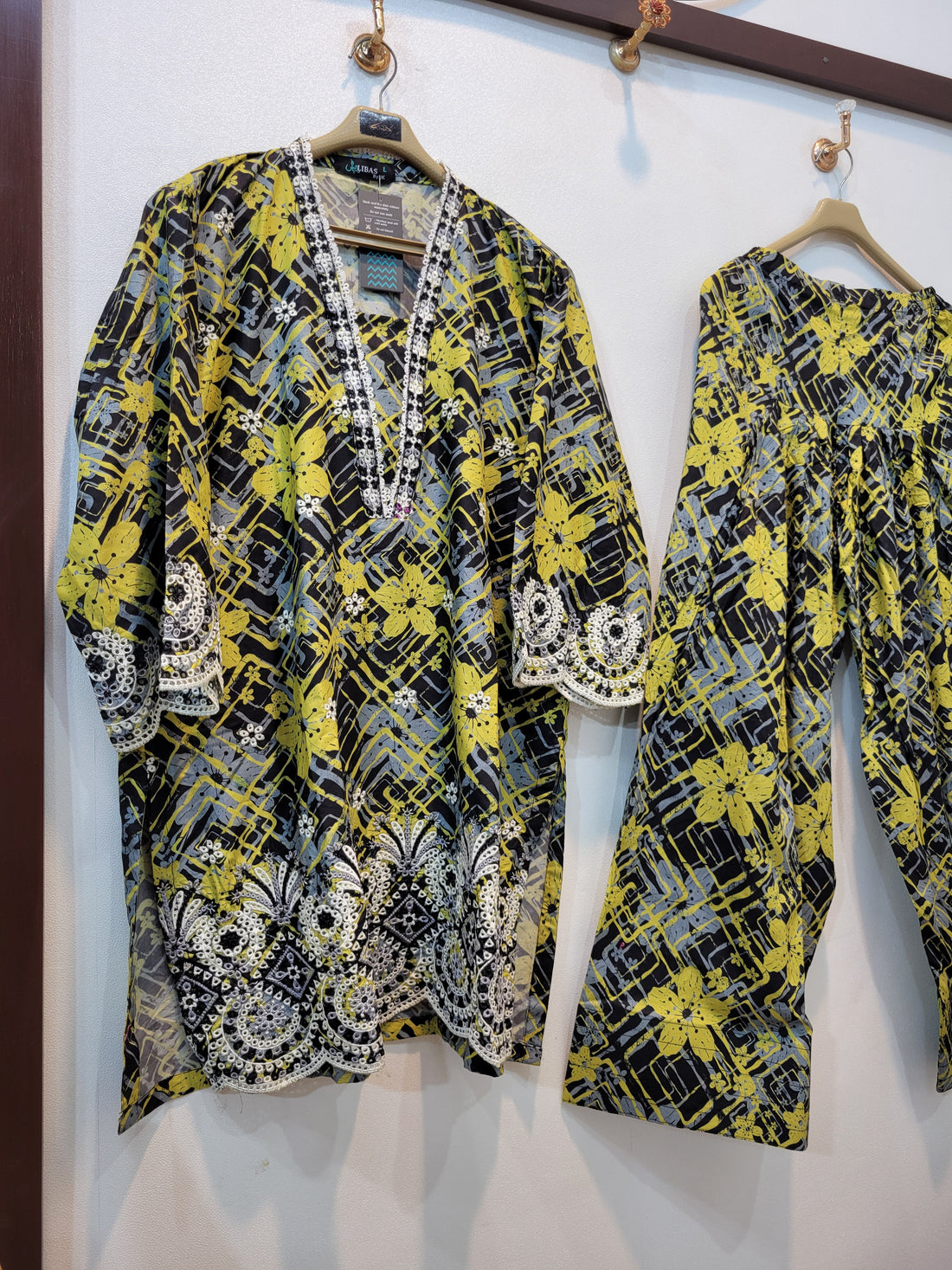 z.Andaz Farshi - Lawn (Yellow Black)