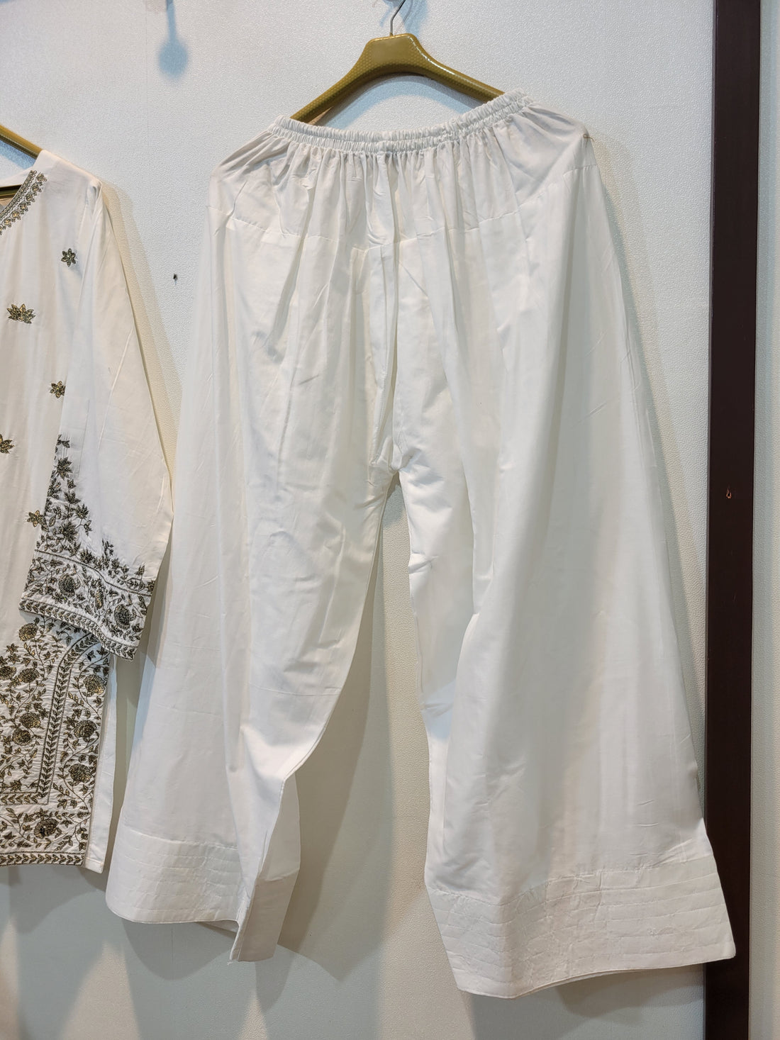 Bayaan Farshi (White)