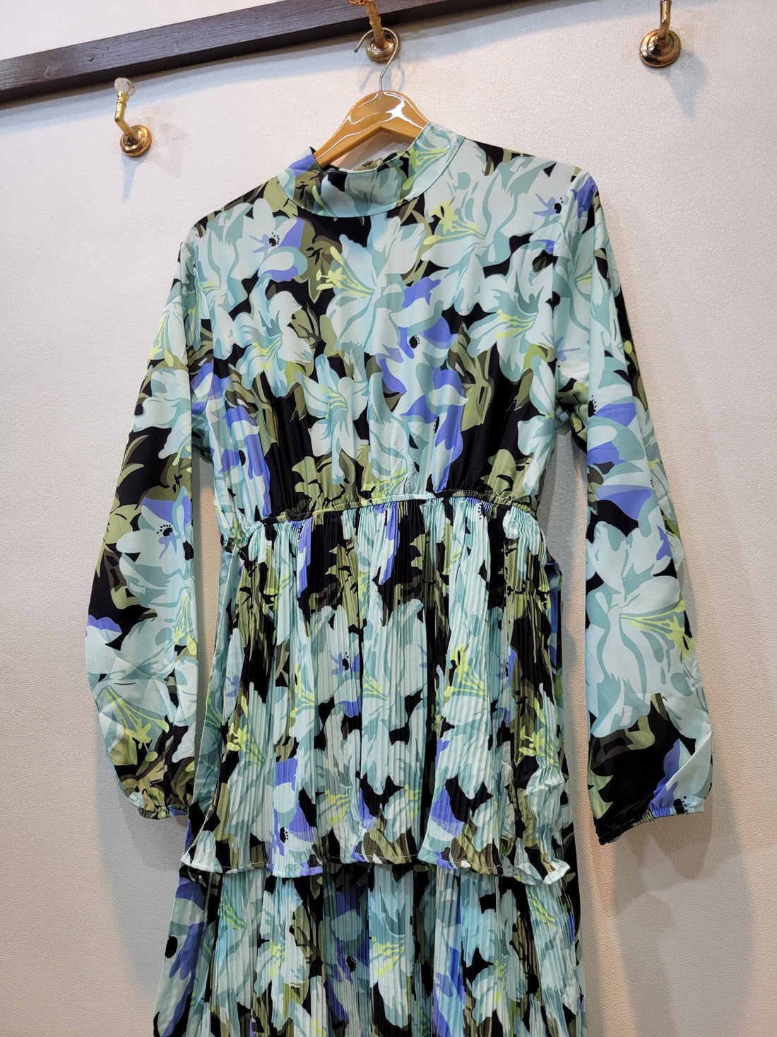 Layers Maxi (Black Ferozi)