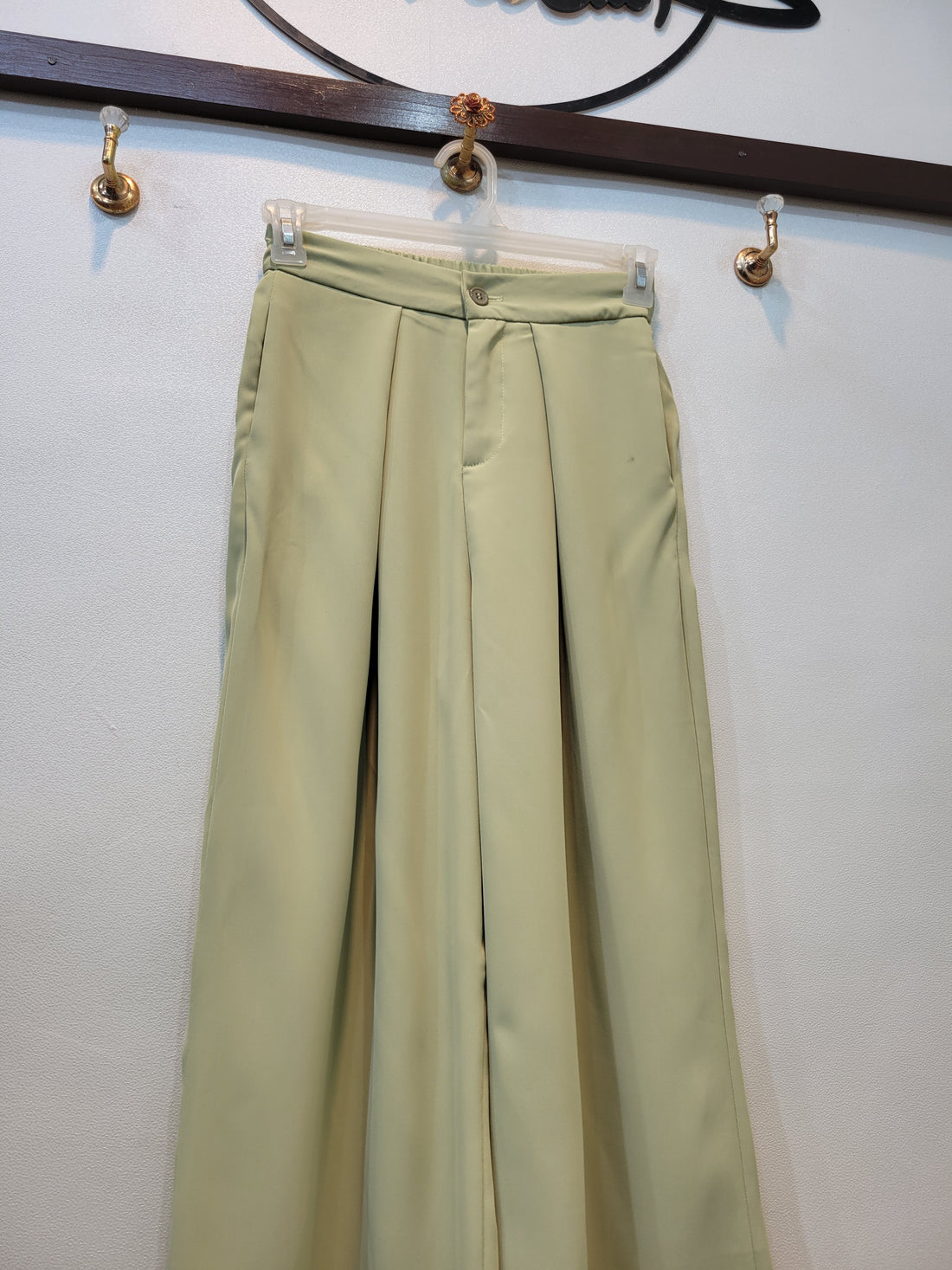 Classic Dress Pant (Pistachio)