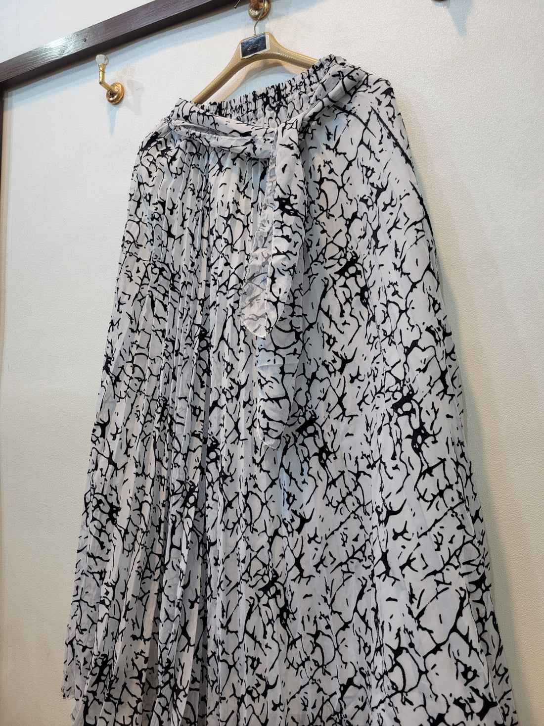 Skirt (White and Black)