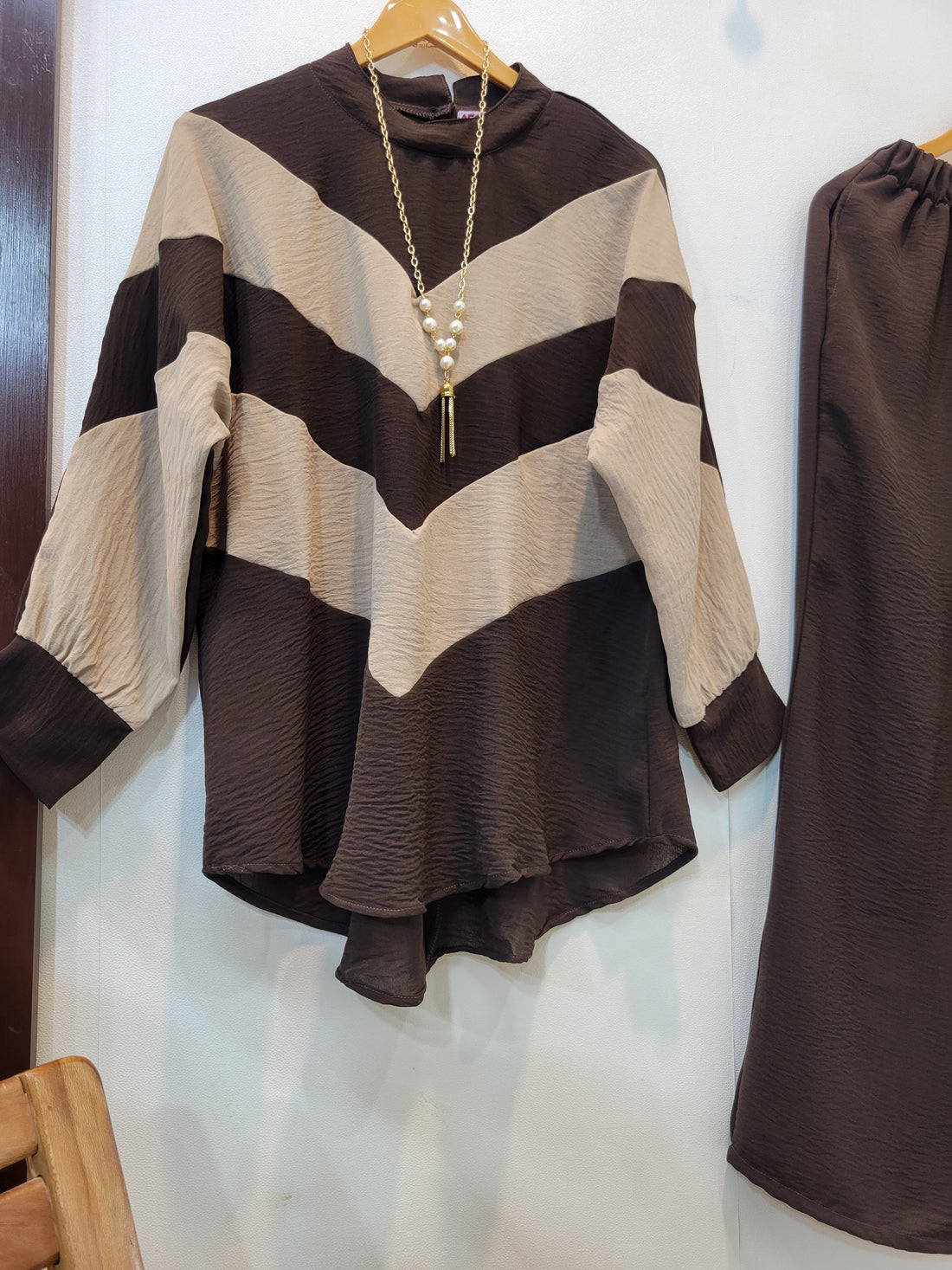 Old Money (Chocolate Brown)