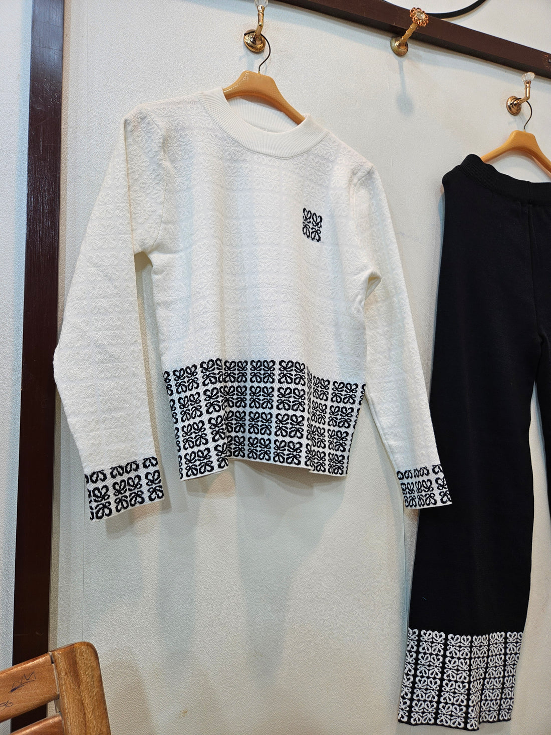 Border Woollen Coord (White Black)